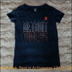 🎉HP🎉 EUC Detroit Tigers criss cross t-shirt